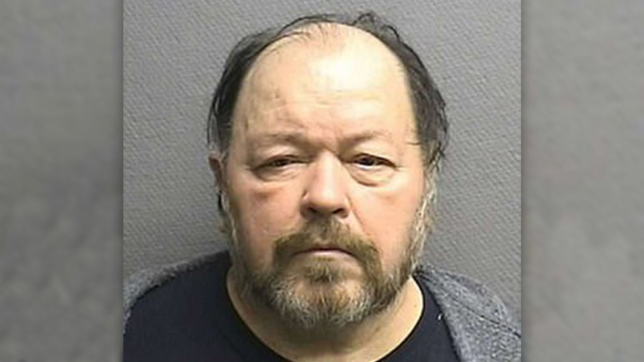 Hombre es acusado de matar a su esposa mientras estaba “sonámbulo”