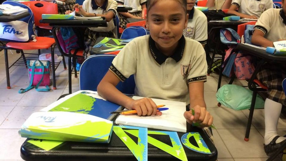 Entregan apoyo a escuelas dañadas por lluvias