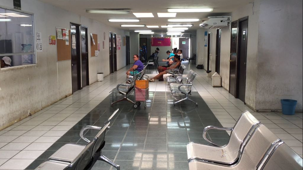 Hospital civil opera con plantilla básica dando atención a derechohabientes.