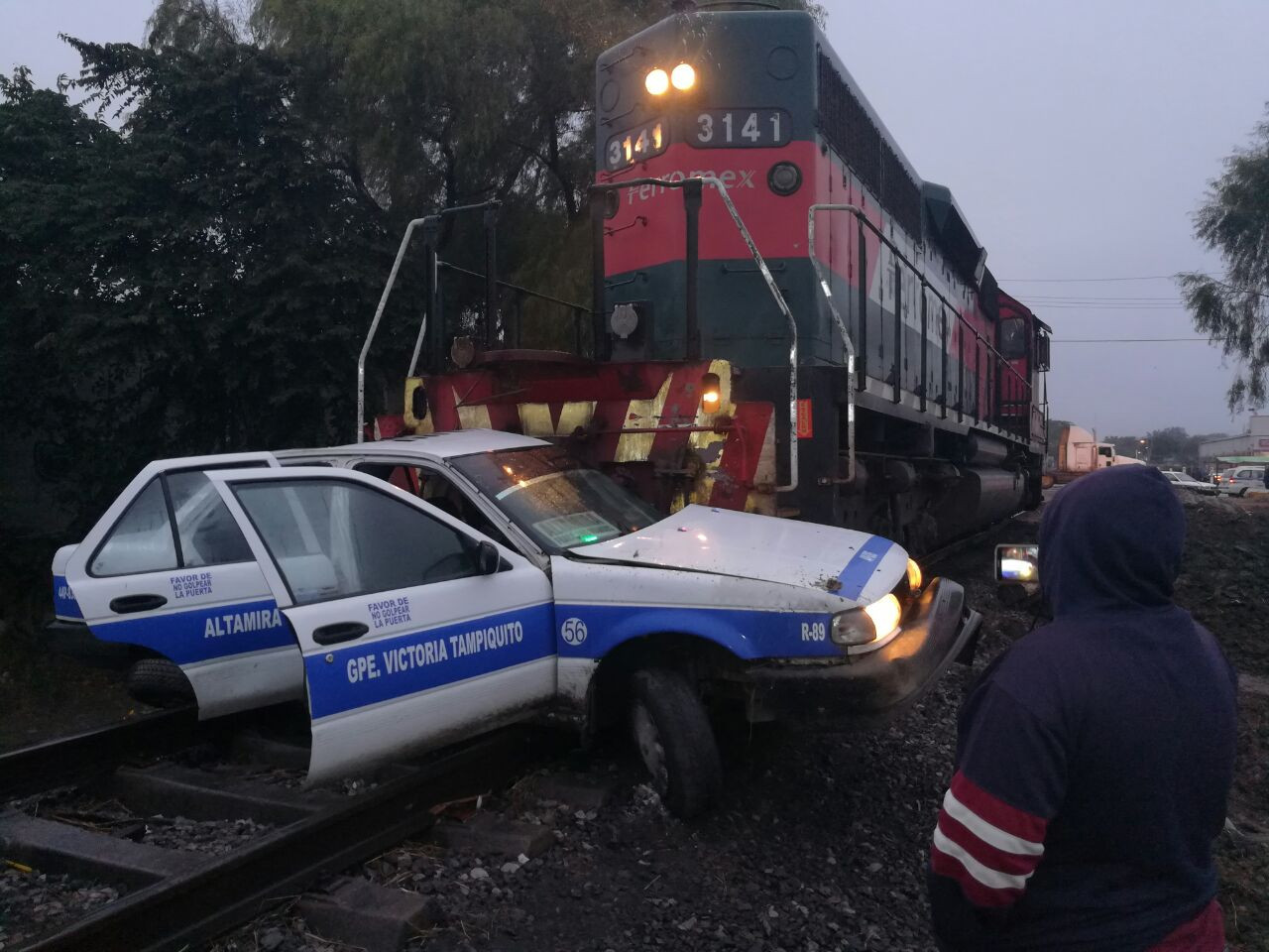 Tren embiste carro de ruta en zona centro de Altamira