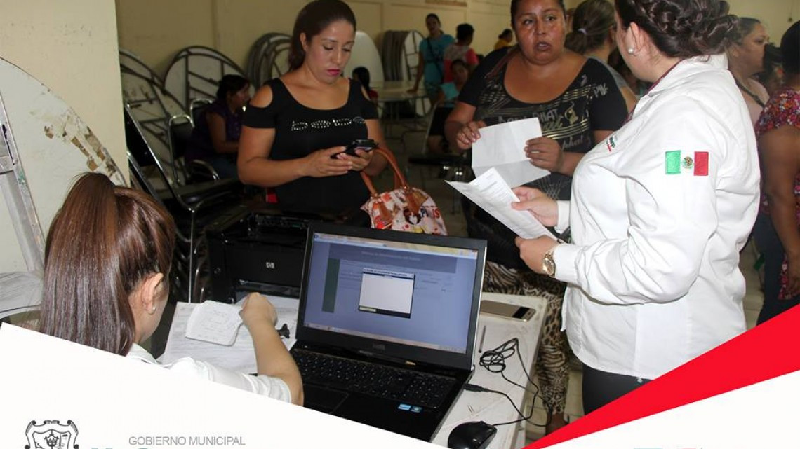 Entregan apoyos PROSPERA