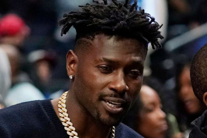 Antonio Brown, exjugador de la NFL, acusado de intento de asesinato