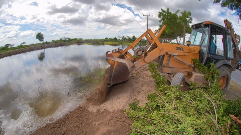 Continúan trabajos en el laguito de las tres cruces