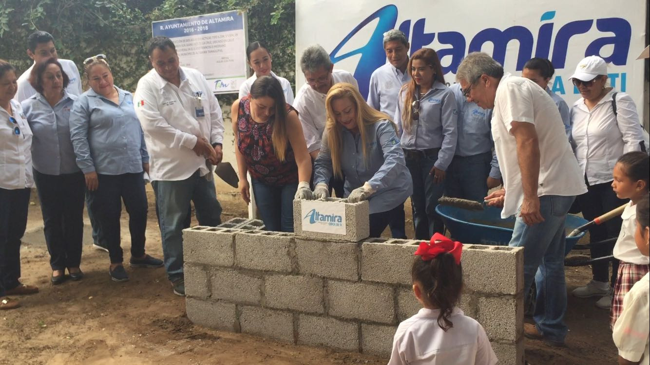 Gobierno local apoya tema educativo en infraestructura y social