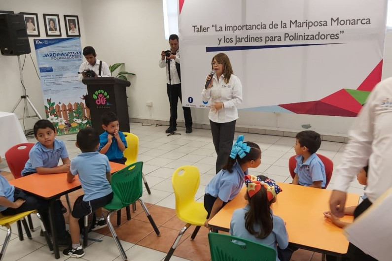 Imparten Taller "La Importancia de la Mariposa Monarca y los Jardines para polinizadores" a público infantil