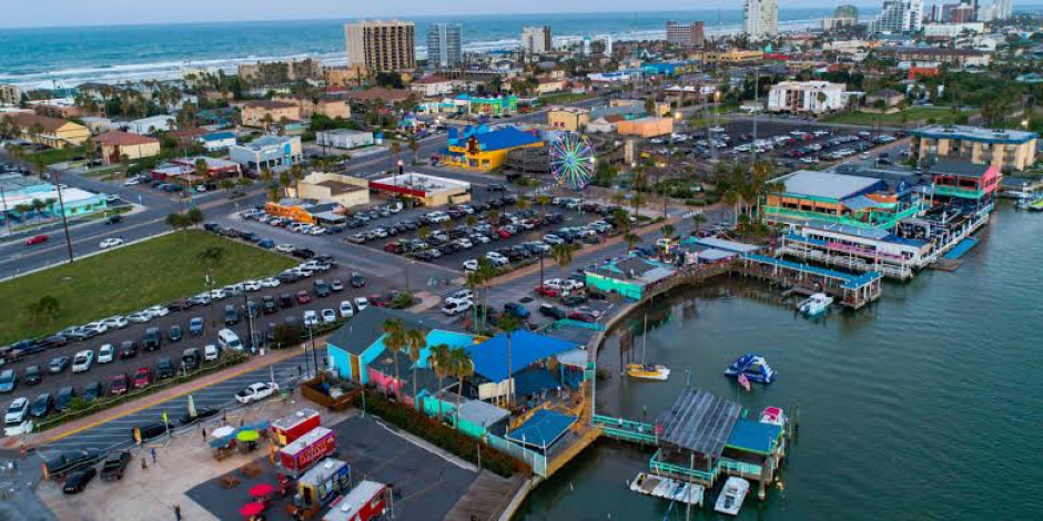 Reabren accesos de playas en Condado Cameron tras llegada de Huracán Ian