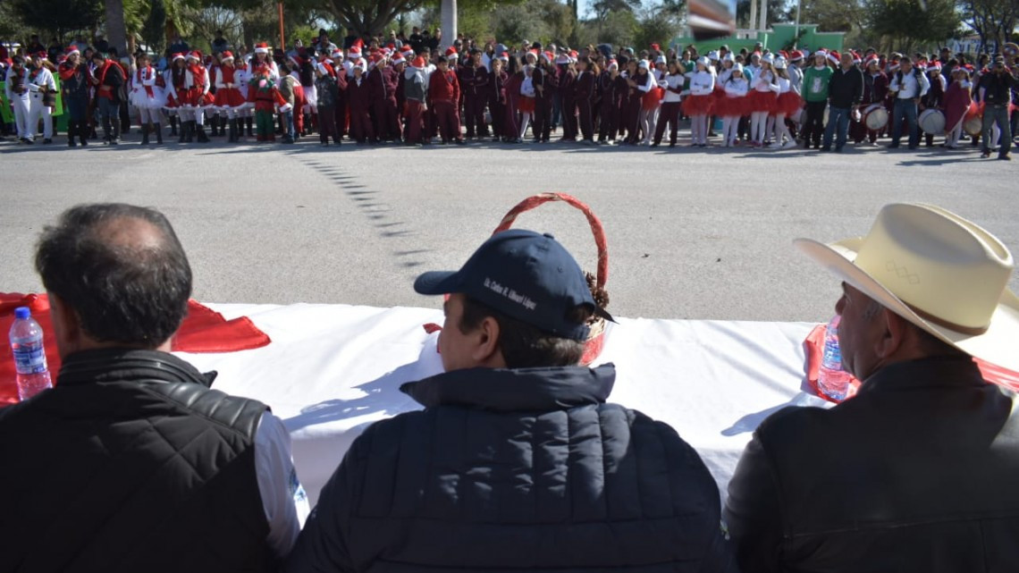 Exitoso Desfile Navideño en Santa Apolonia