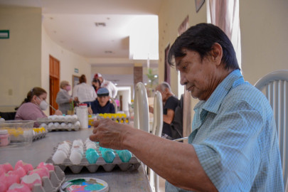 Venderán cascarones de Pascua abuelitos del Asilo "Vida y Esperanza" del DIF
