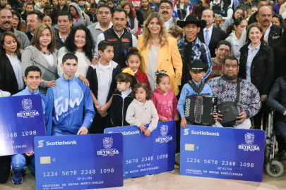 Entrega Municipio tarjetas por 100 mdp en Becas