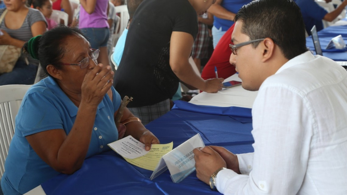 Ayuntamiento lleva apoyo a Hacienda Las Bugambilias