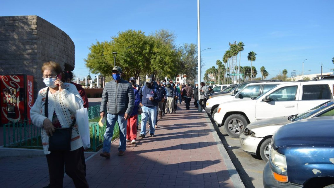 Inicia vacunación de refuerzo a adultos mayores de 60 años; aplican segunda dosis a jóvenes