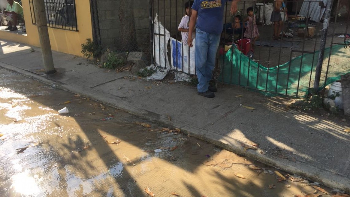 Agua se desperdicia por enorme fuga en sector Montealto