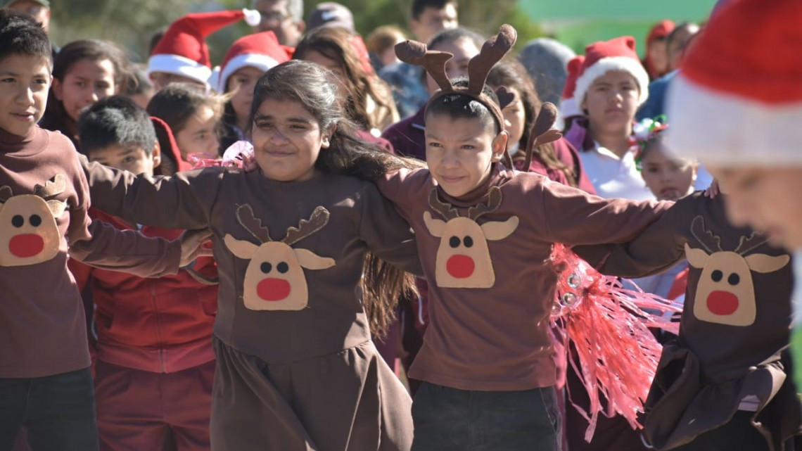Exitoso Desfile Navideño en Santa Apolonia