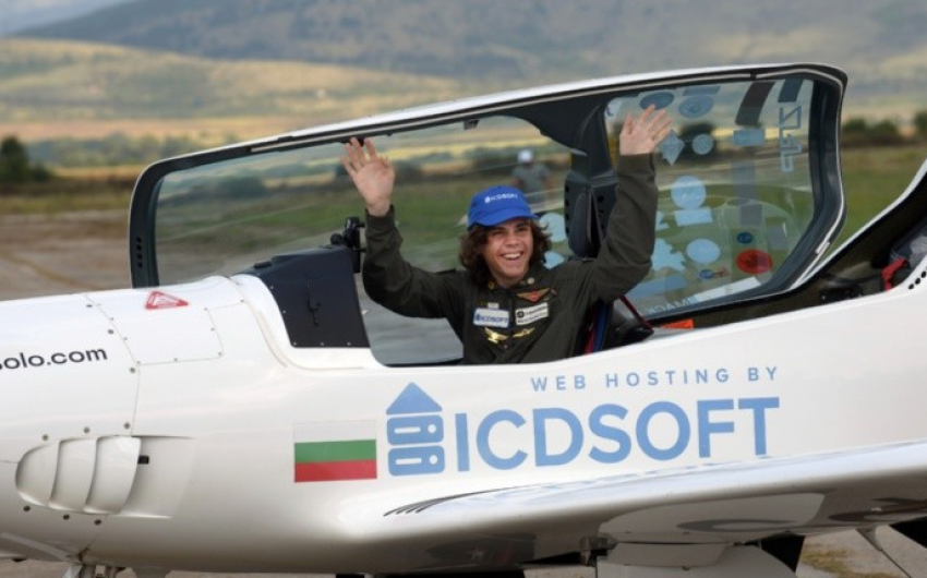 Adolescente britanico da la vuelta al mundo en solitario y gana récord Guinness