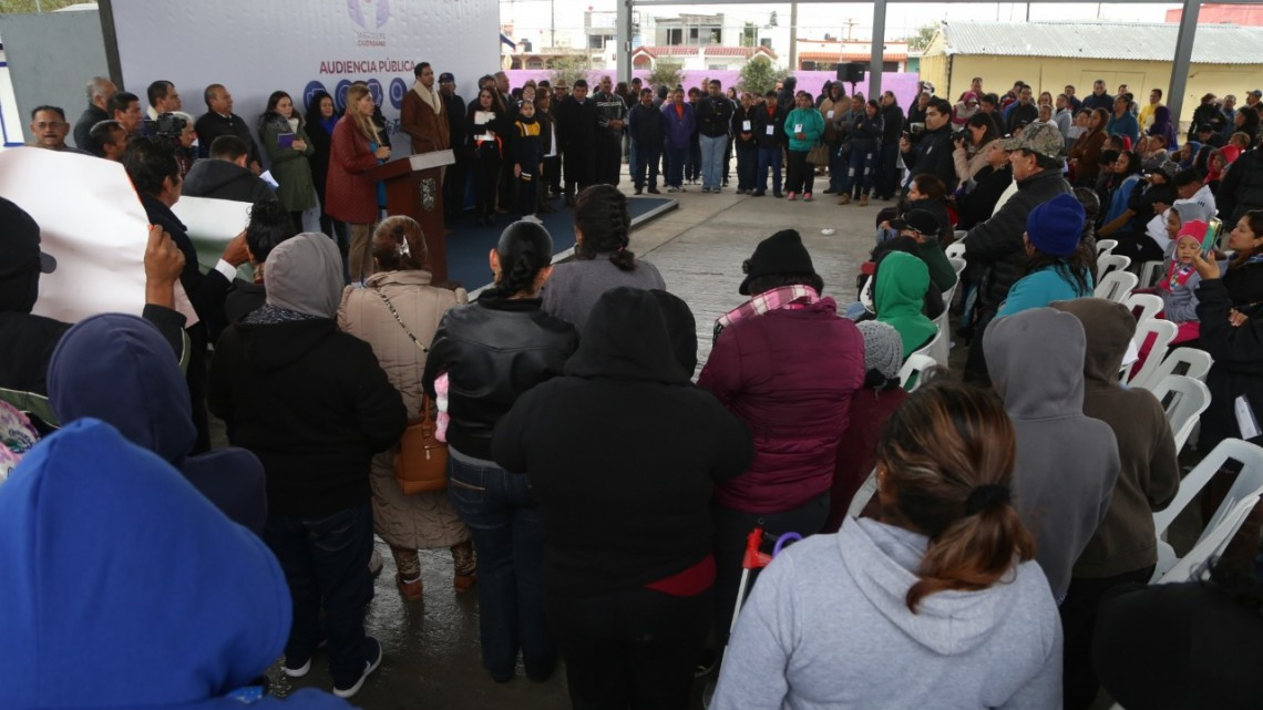 Maki recibe a ciudadanos en Lomas de Valle Alto