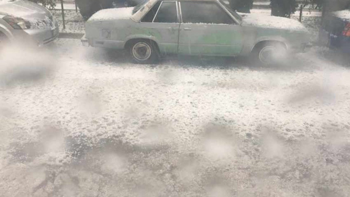 Habitantes de Tultitlan son sorprendidos por granizada 