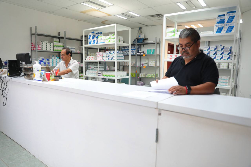 Apoya Gobierno Municipal economía familiar con farmacias UNE