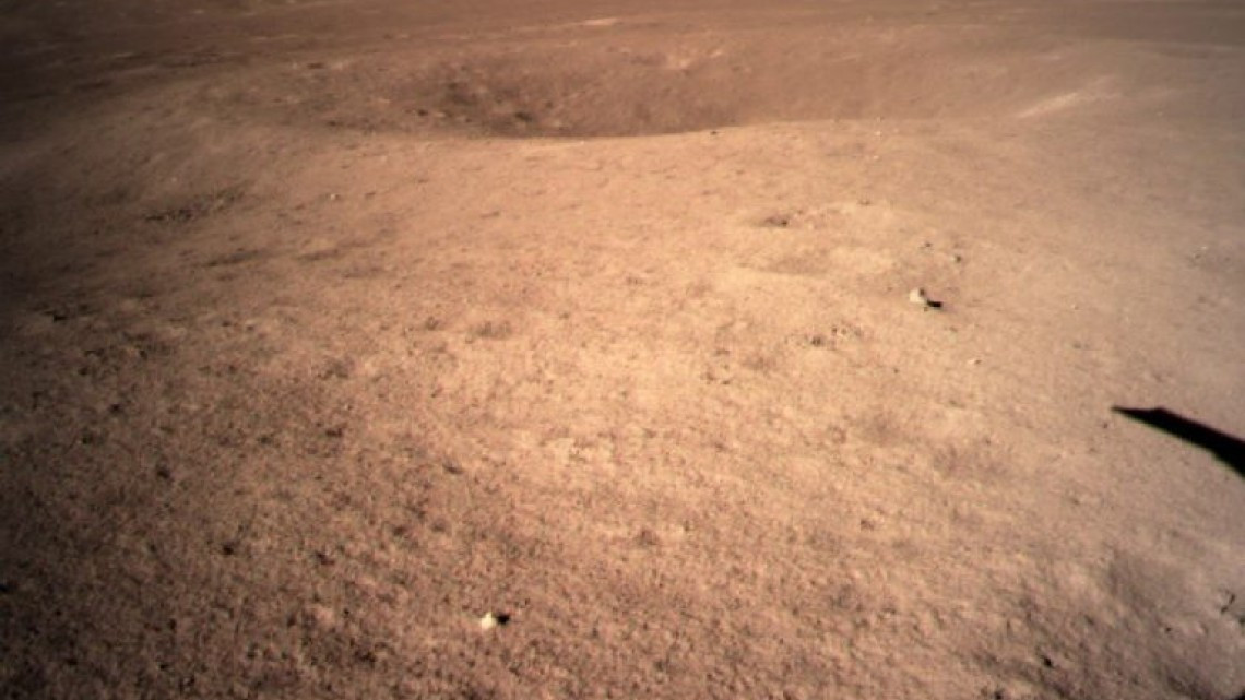 ¡Historia! Chang'e 4 aluniza en la cara oculta de la Luna, ya hay primeras imágenes