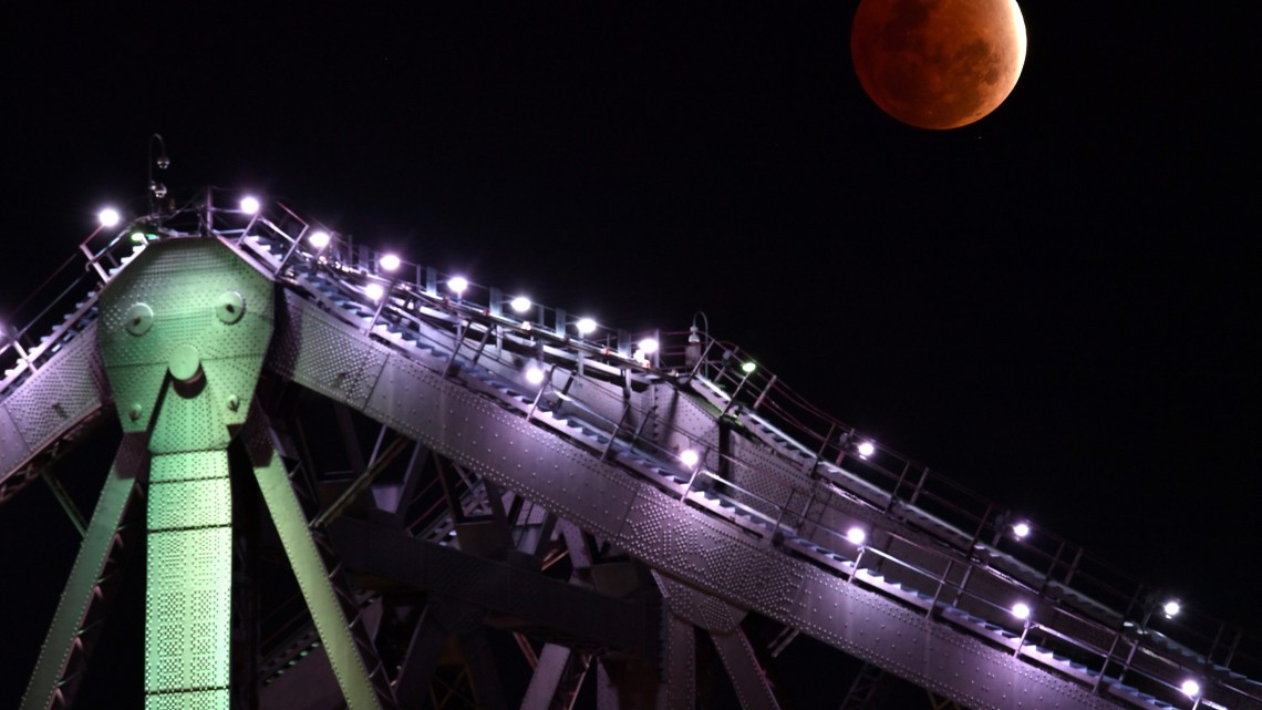 Así se vivió en México y otras partes del mundo, el eclipse lunar más largo del siglo 
