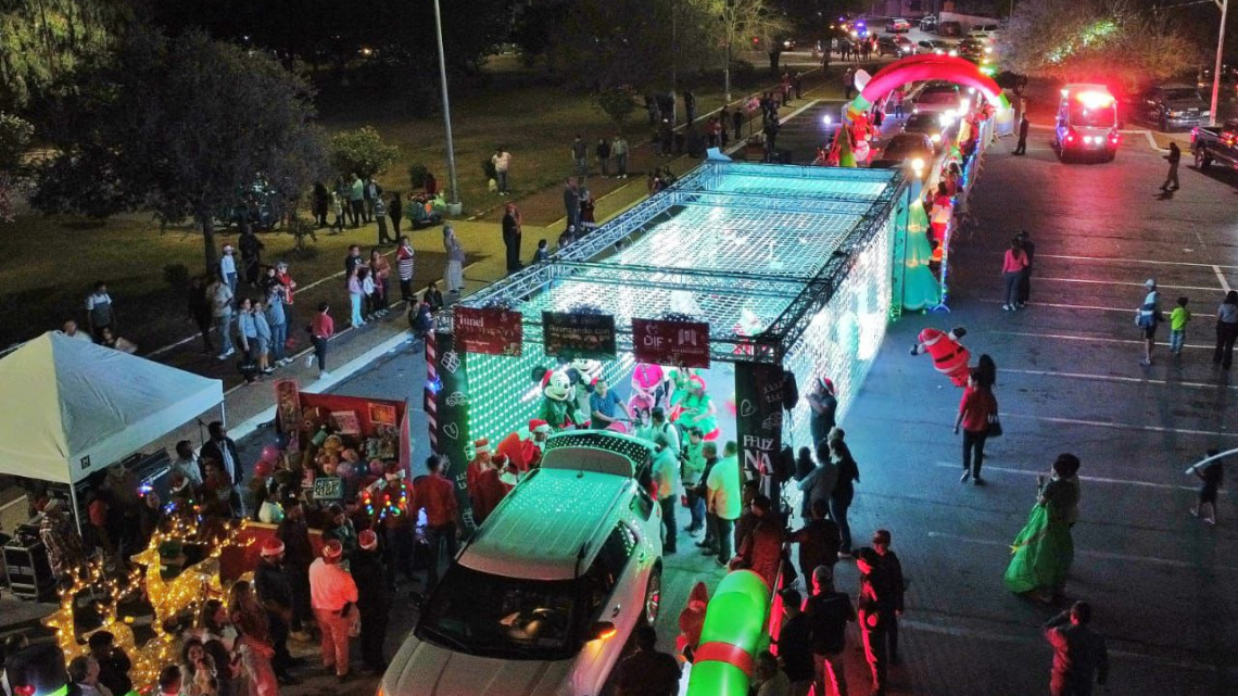Recaudan tres camiones de juguetes en el `Túnel Navideño’ en Matamoros