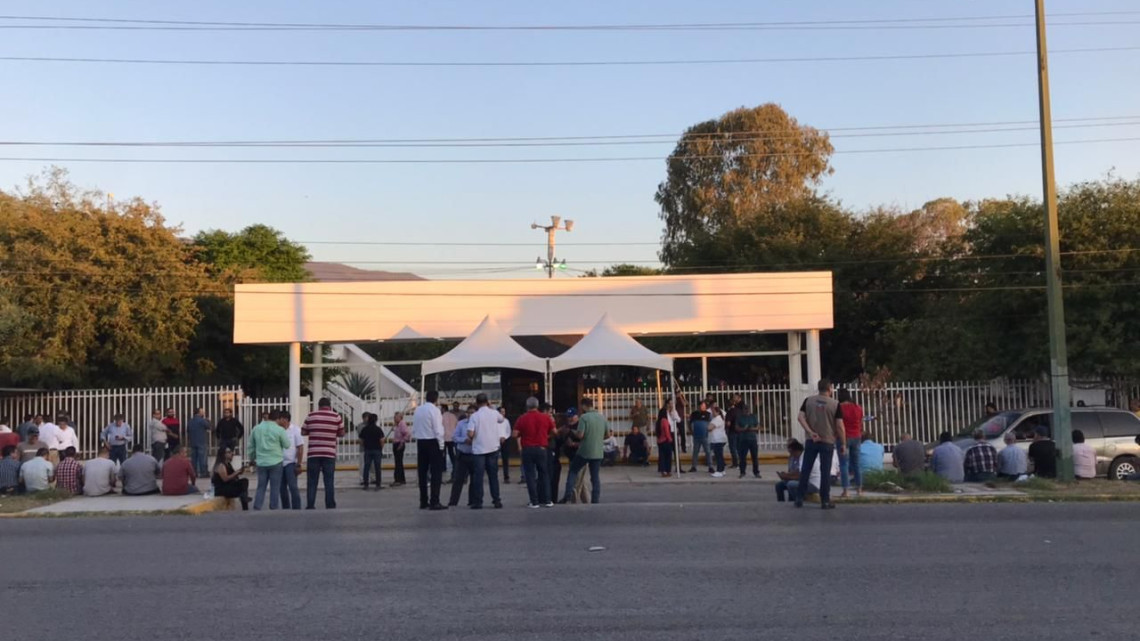 Toman maestros las oficinas de la SET