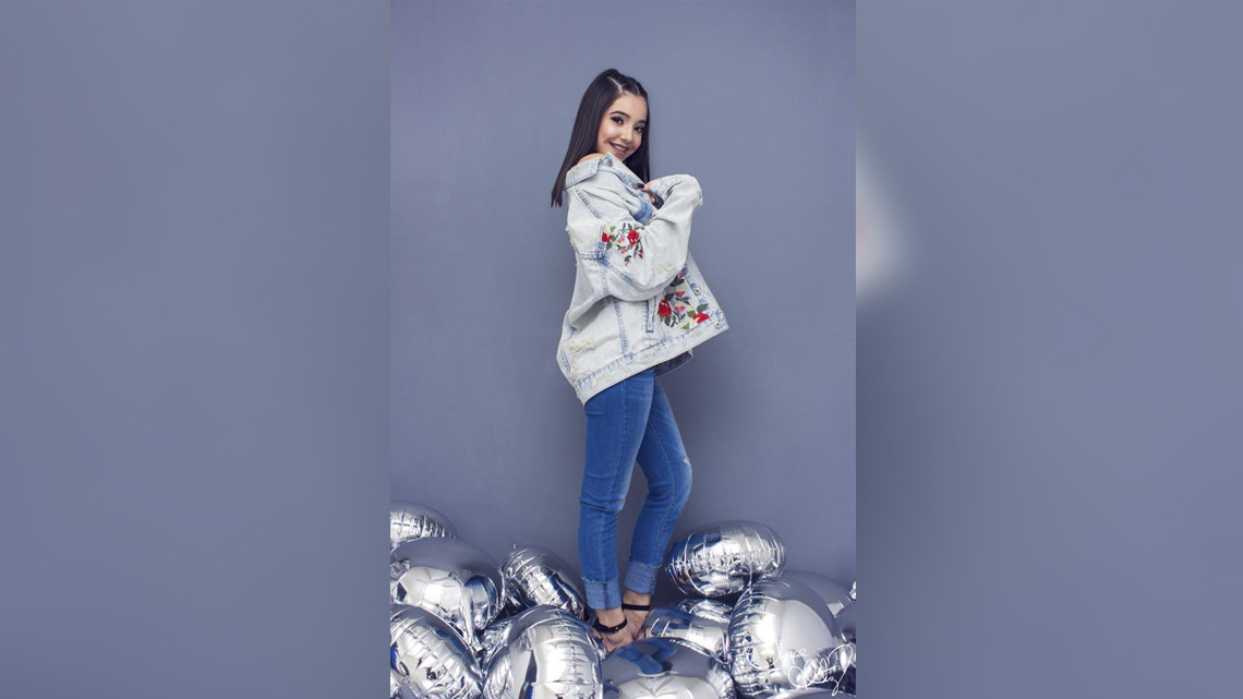 Niña se vuelve viral por sesión de fotos