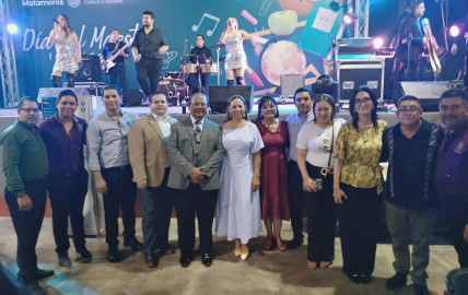 Festeja Gobierno de Matamoros a más  de 3,500 trabajadores de la educación  