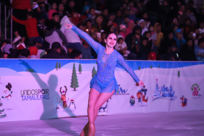 Disfrutan neolaredenses apertura de pista de hielo
