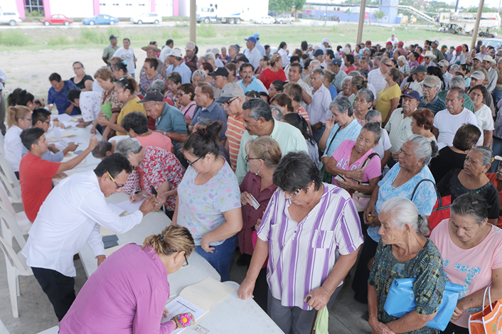 Entrega DIF Altamira apoyos alimentarios para los adultos mayores