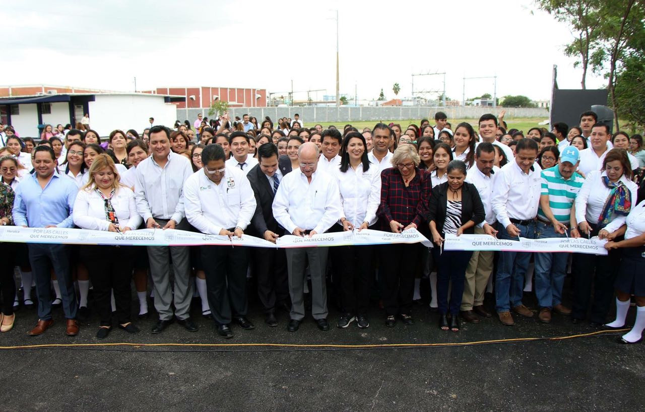Inaugura Chichín obra en la escuela normal