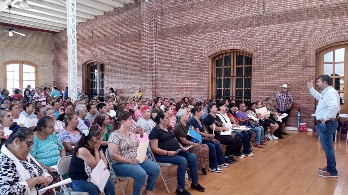 Acuden cientos de mujeres por día a registro de Pensión Bienestar