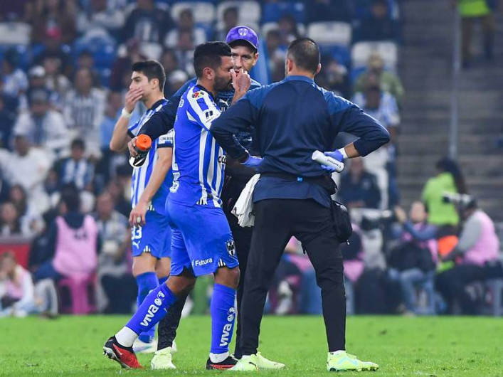 'Tecatito' Corona es baja con Monterrey por lesión