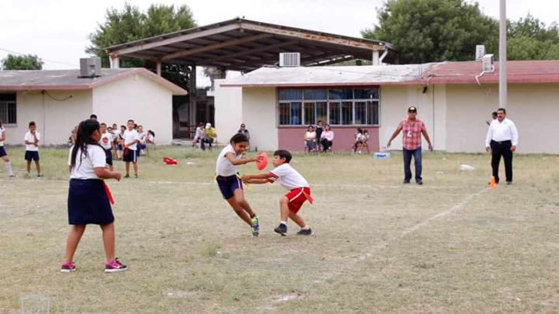 Alcalde supervisa avance de equipos del torneo de Tochito Bandera 2017