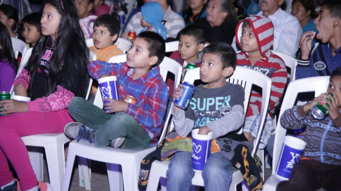 Fomentan convivencia con "Cine en tu Colonia"