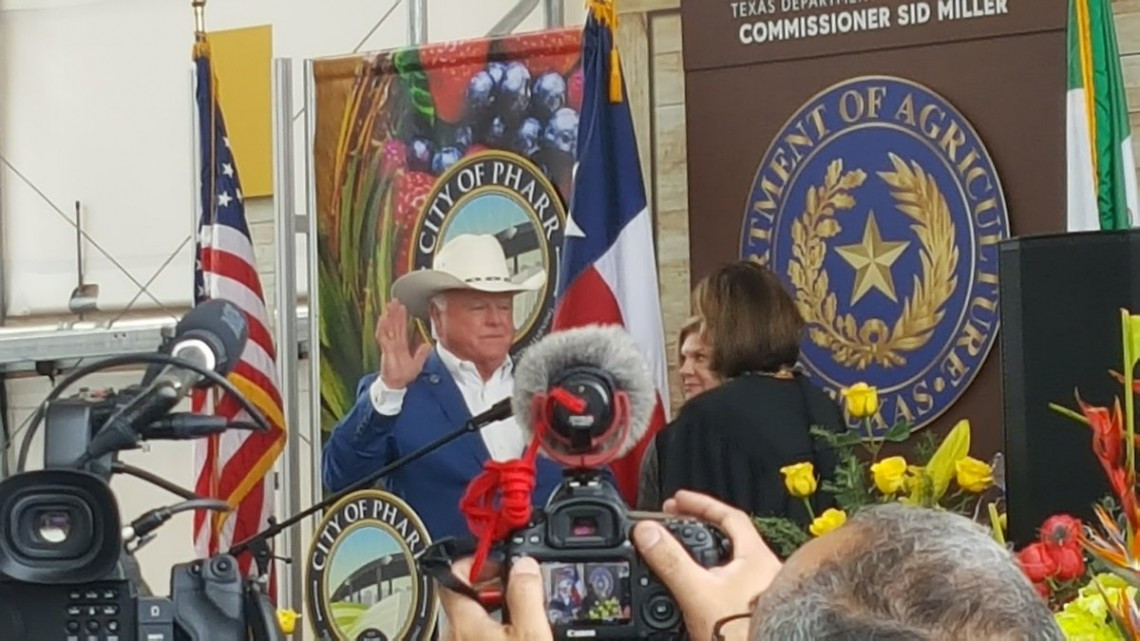 Rinde protesta Sid Miller como Comisionado de Agricultura de Texas