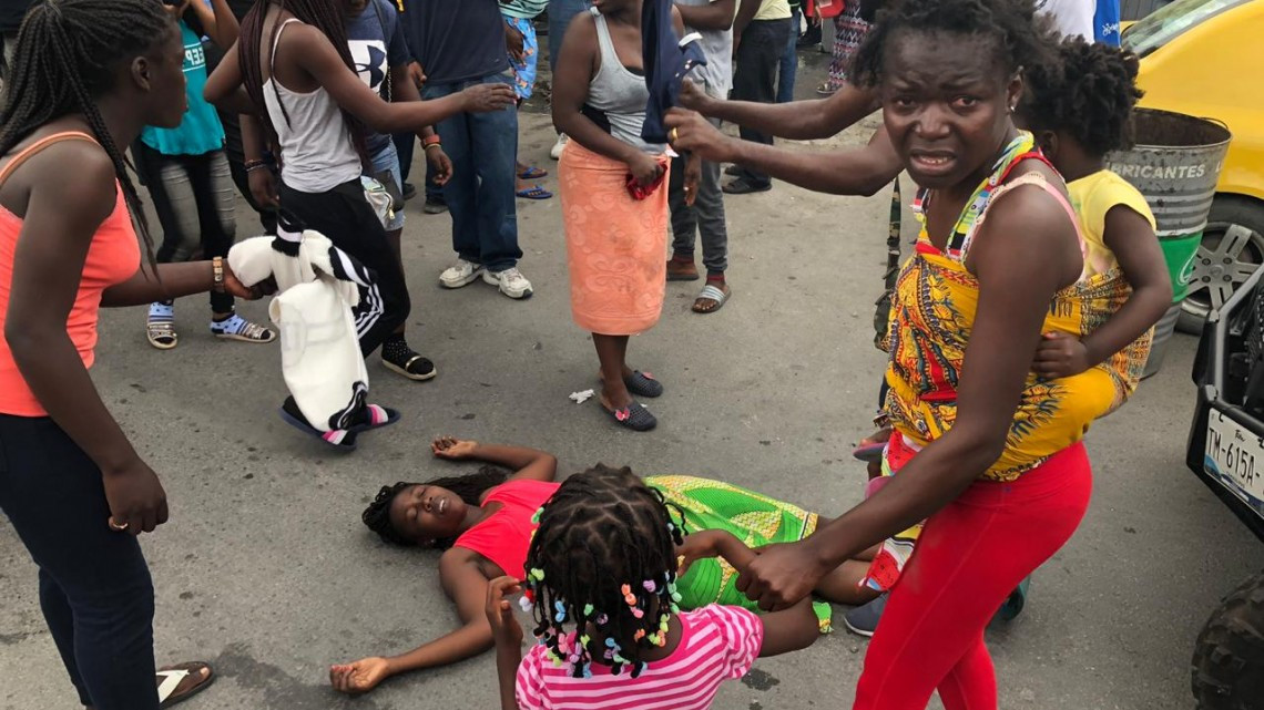 Migrantes Africanos protagonizan riña