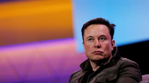 Asegura Elon Musk estar dispuesto a vender algunas acciones de Tesla para resolver el hambre mundial 