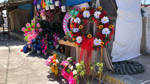 Comerciantes de flores esperan que sus ventas revivan este Día de Muertos en Nuevo Laredo 