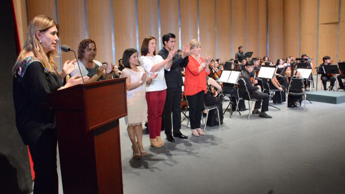 Entrega Maki reconocimientos en Encuentro de la Juventud Sinfónica Tamaulipeca