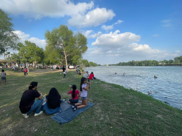 Familias disfrutan vacaciones en La Playita