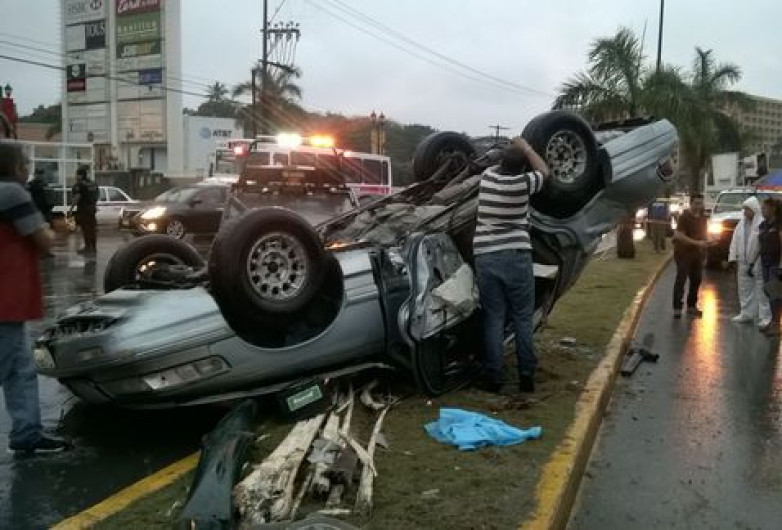 Por ir a exceso de velocidad una joven pierde la vida
