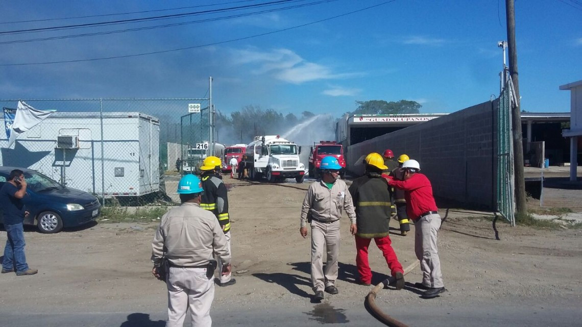 Fuego consume 4 pipas con excedente de diesel