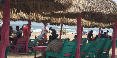 Venden ostiones clandestinos en Playa Miramar