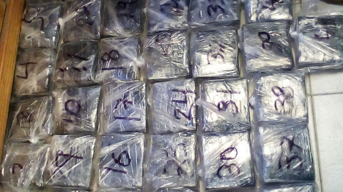 Decomisan casi 1 millón de dólares en autobús de pasajeros procedente de Reynosa