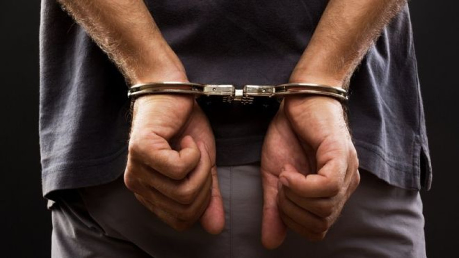 Detienen a un hombre por robo con arma blanca 