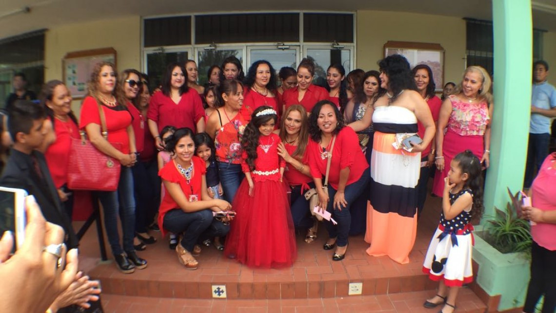 Dianita "la princesa mariposa" celebra sus 15 años