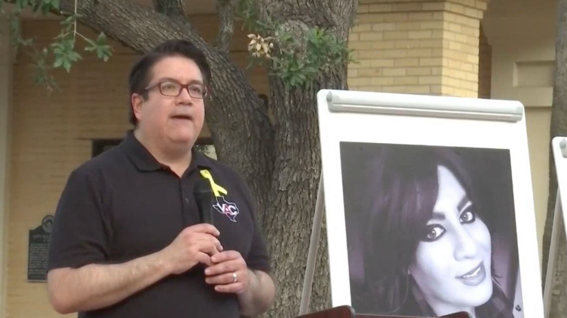 Familia desesperada suplica ayuda para encontrar a joven