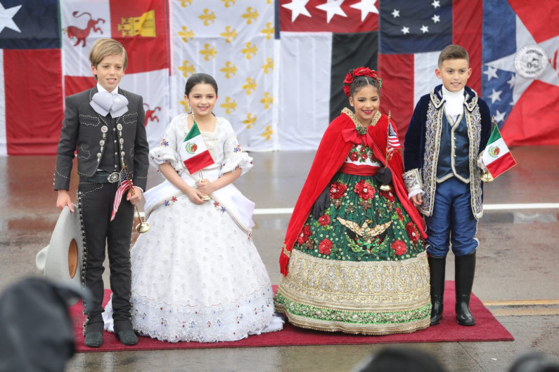 Reafirman la hermandad entre los dos Laredos en la ceremonia del abrazo 2025