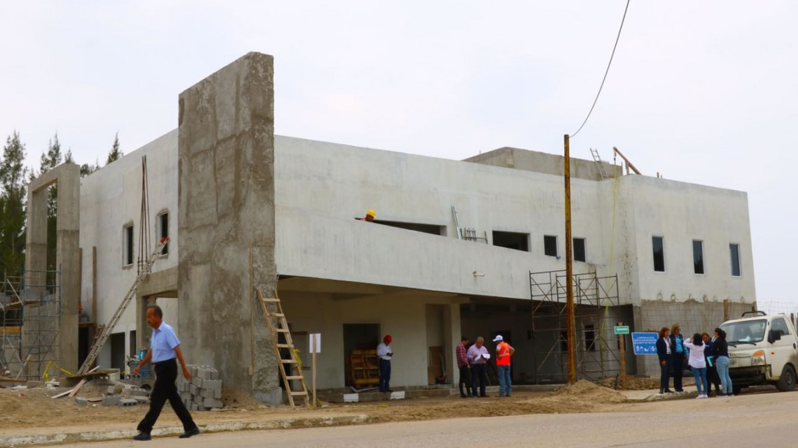 Autoridades supervisan infraestructura turística de Playa Miramar 