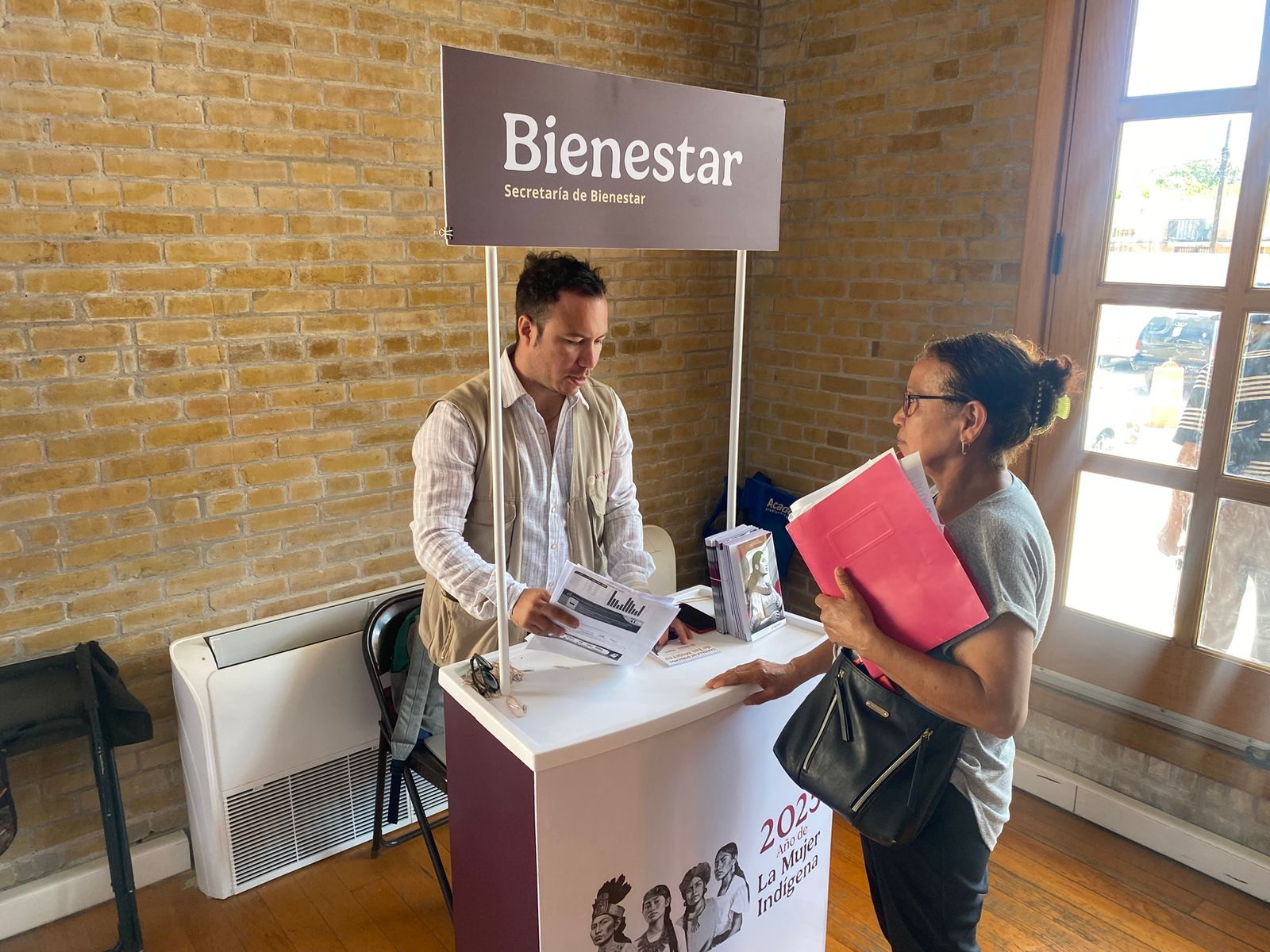 Acuden cientos de mujeres por día a registro de Pensión Bienestar